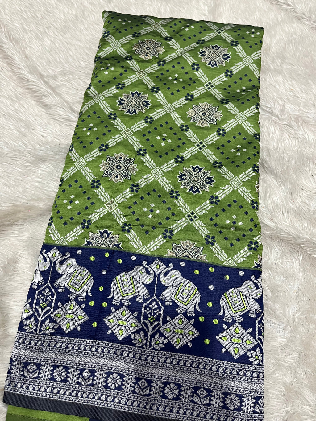 Patola weavings ( PW01 )