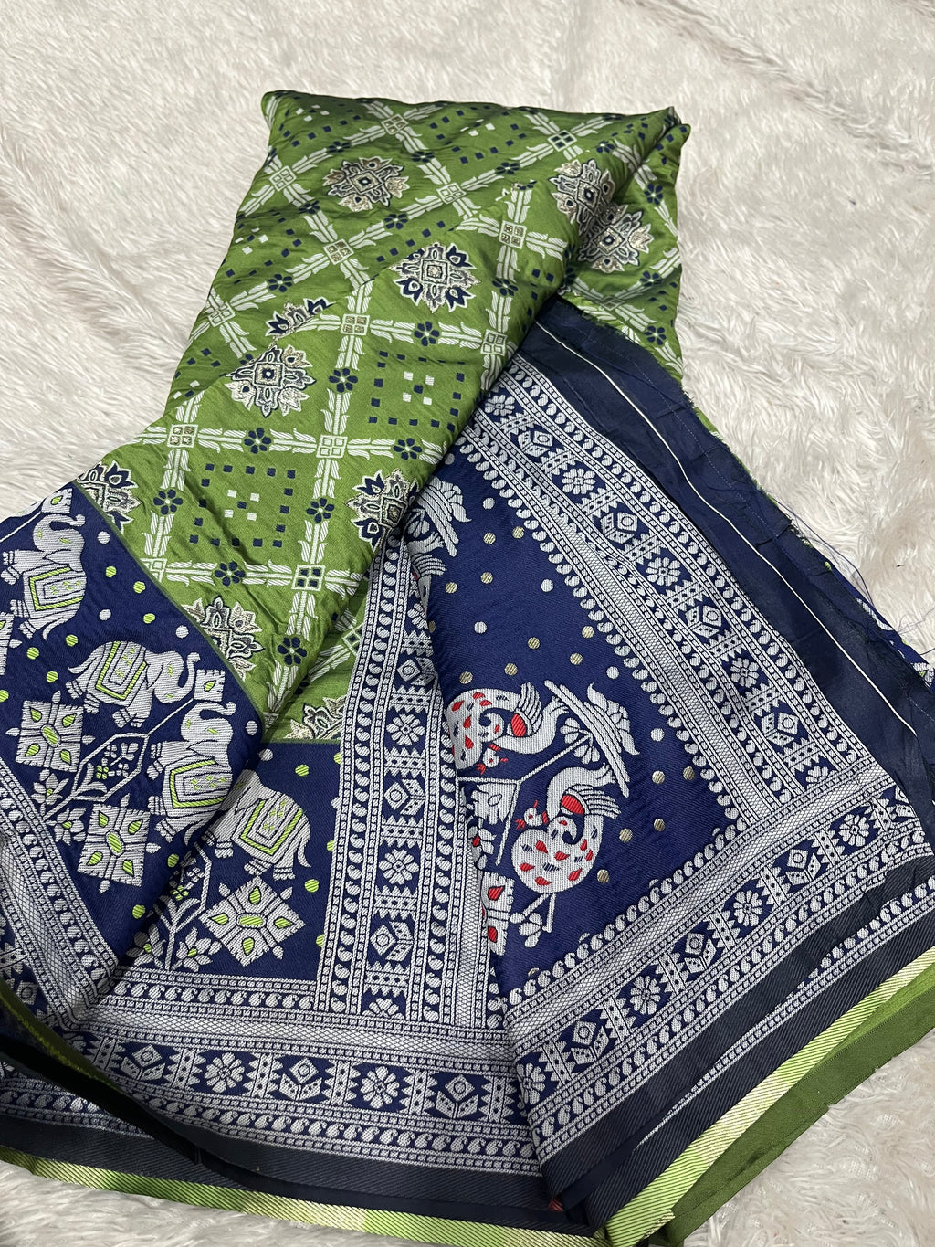 Patola weavings ( PW01 )